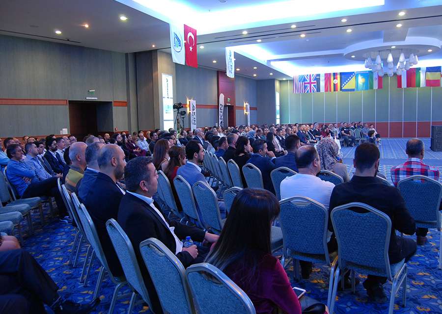 img/organizasyon_fotograflari/odul-toreni/AKINSOFT-14-Bonus-Toreni-Goruntuleri-Antalya-20.jpg
