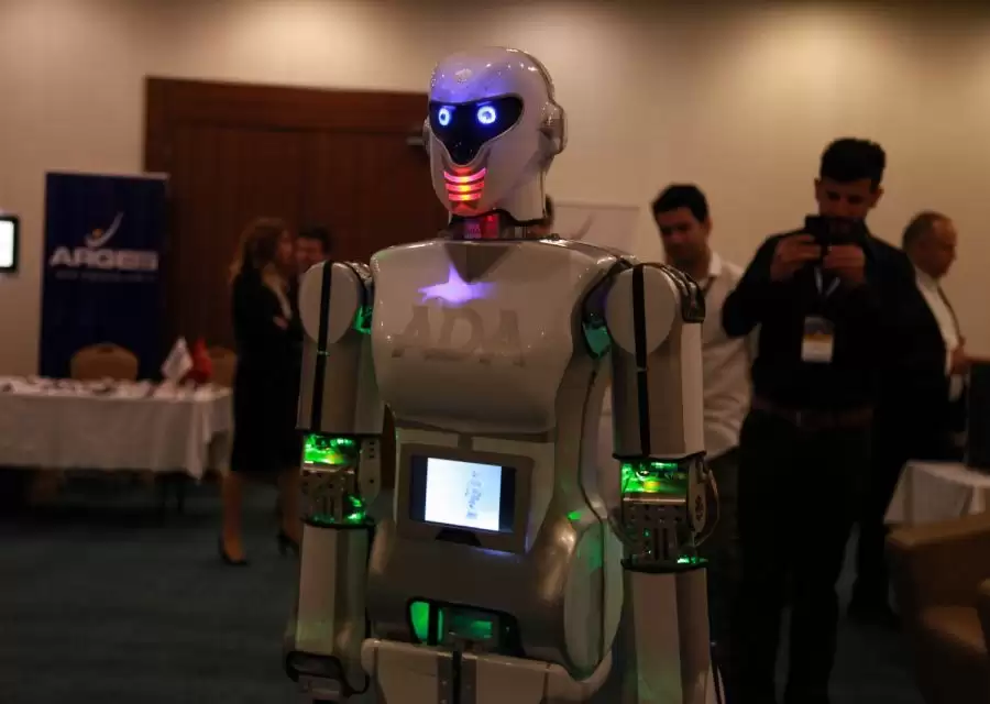 İNSANSI ROBOT MİNİ ADA VE ADA GH5LER ARGE BİLGİ TEKNOLOJİLERİ FUARINDA