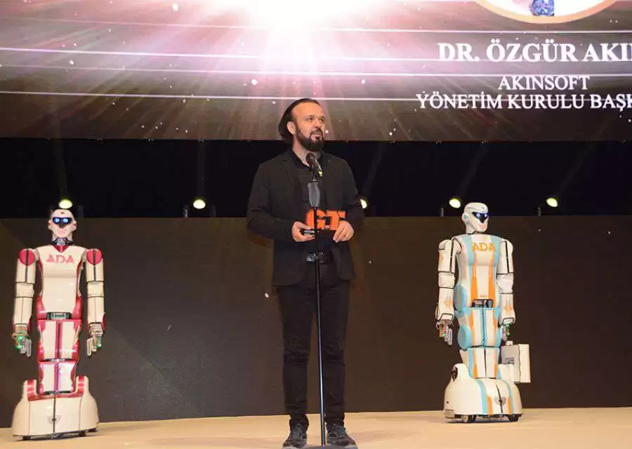 İNSANSI ROBOT ADA GH5LER 2018 GENÇ TÜRKİYE VECİHİ HÜRKUŞ İŞ ADAMI ÖDÜLÜ TÖRENİNDE