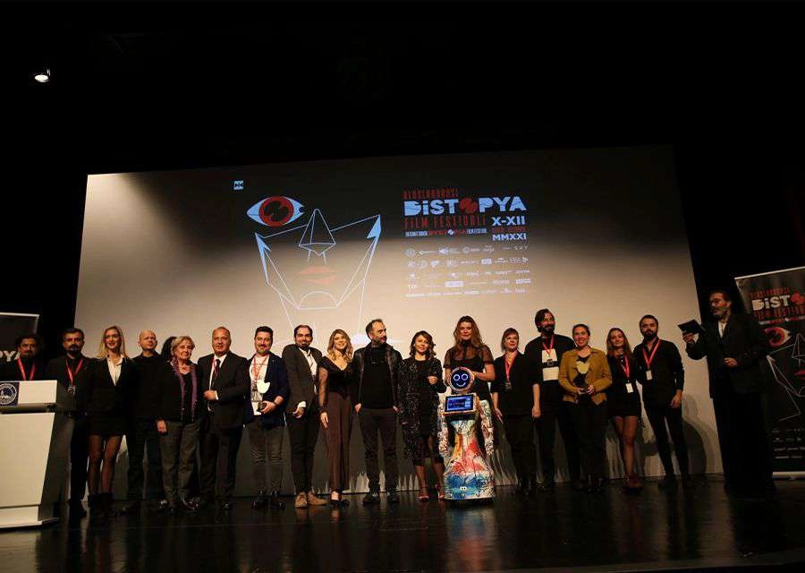 DİSTOPYA FİLM FESTİVALİNİN AÇILIŞINI ROBOTLAR YAPTI HABERLERİ