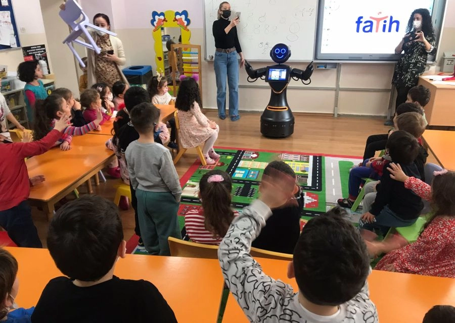 MİNİ ADA AVCILAR DENİZKÖŞKLER İLKOKULU'NDA ÇOCUKLARLA BULUŞTU...