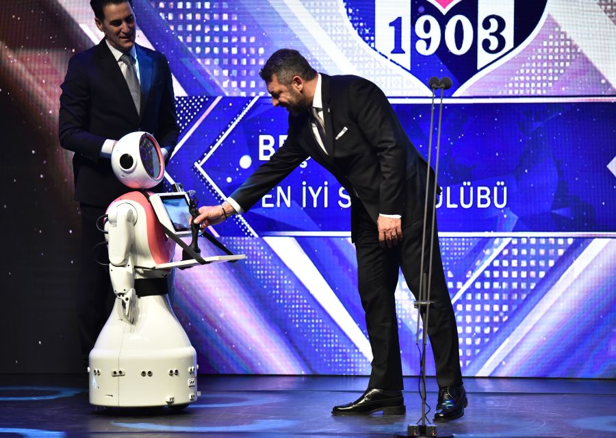 ULUSLARARASI KRİSTAL ÖDÜLLERİ MİNİ ADA İLE SAHİPLERİNE ULAŞTI