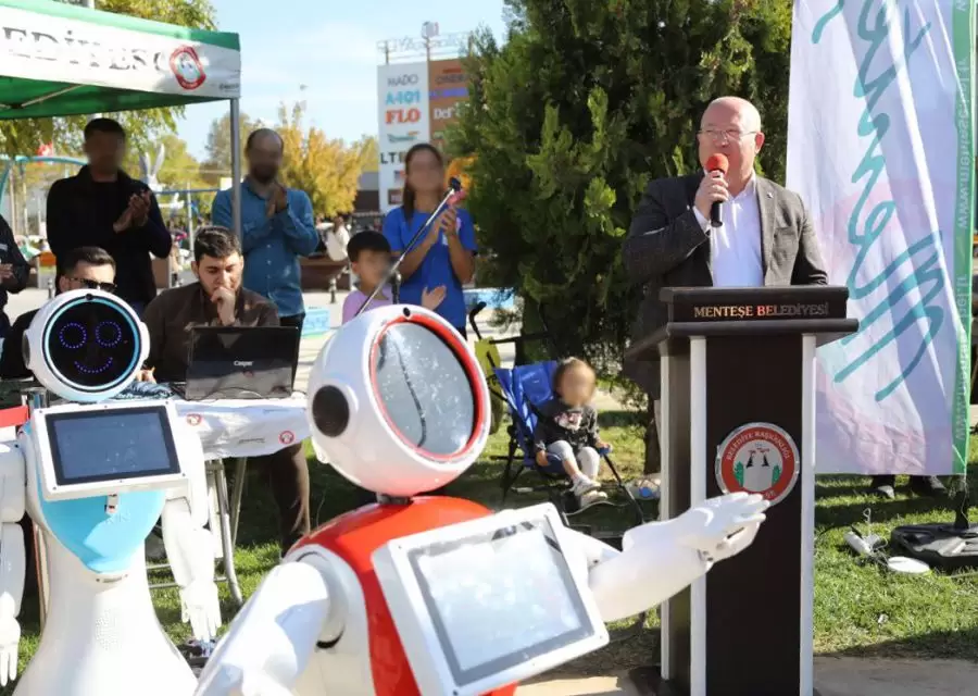 Robotik Ve Kodlama Eğitim Merkezi Açılışını Robotlar Yaptı Konulu Haberler