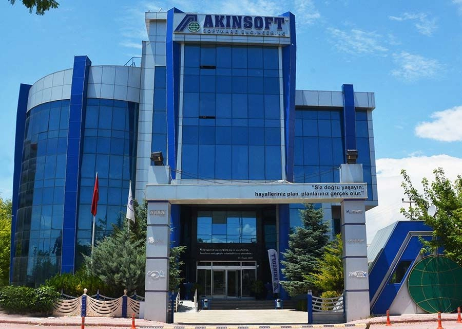 Dr. ÖZGÜR AKIN “Yüksek Teknolojide Çeyrek Asır” AKINSOFT 25 YAŞINDA!