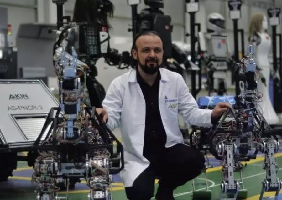 4 AYAKLI ROBOT ARAT ARAZİDE
