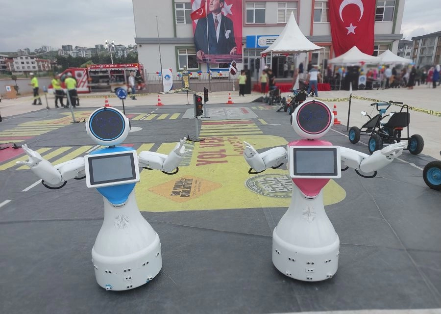 Mini Ada Yalova Şehit Talha Bahadır Ortaokulunda Düzenlenen Stem Atölyesi  Festivalinde