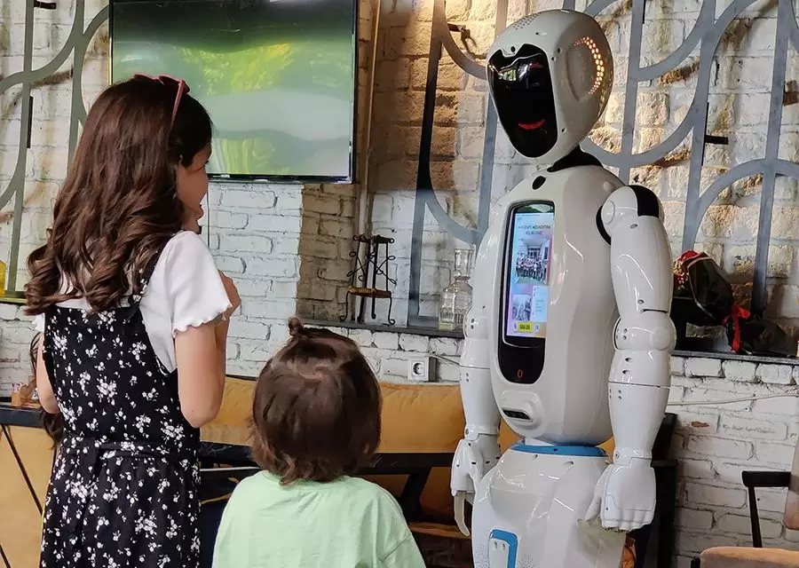 Ada7 Zeliha Keskinin Öğrencilerinin Mezuniyet Töreninde