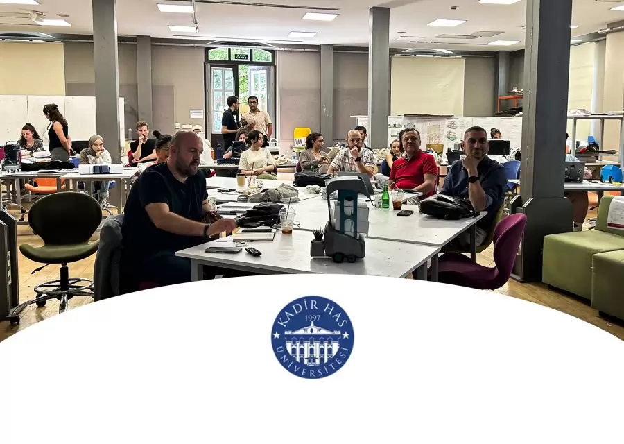 AKINROBOTICS Proje Geliştirme Uzmanı Servis Robotu Tasarımı Proje Sunumunda Jüri Üyesi Olarak