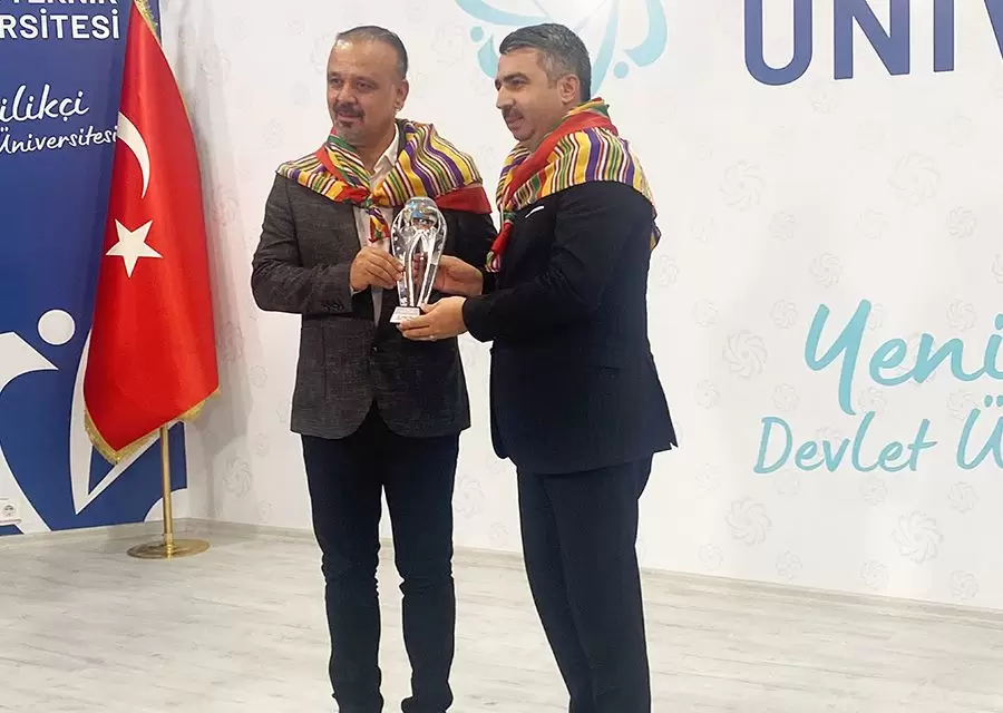 El Cezeri Robotbilim Ödülü Dr Özgür Akına Verildi