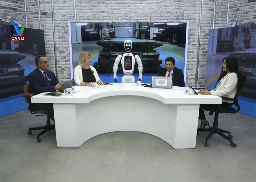 AKINSOFT ve AKINROBOTICS Antalya Bayisi Başer Bilişim Müdürü Canan BAŞER ve ADA7 Robotumuz Ka