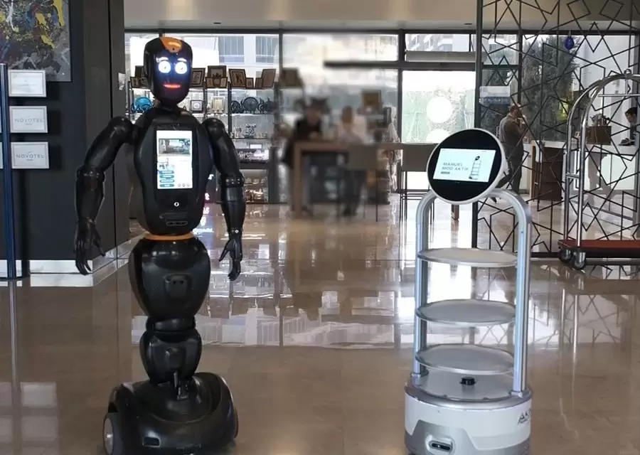 Danışman Robot Ada7 ve Servis Robotu Novotelde